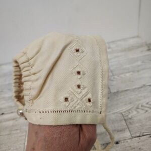 Vintage‎ Embroidered Baby Doll Bonnet Antique Style Hat with Pearl Button Cream